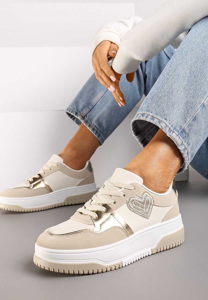 Beżowe Sneakersy z Brokatową Naszywką w Kształcie Serca Avioneria