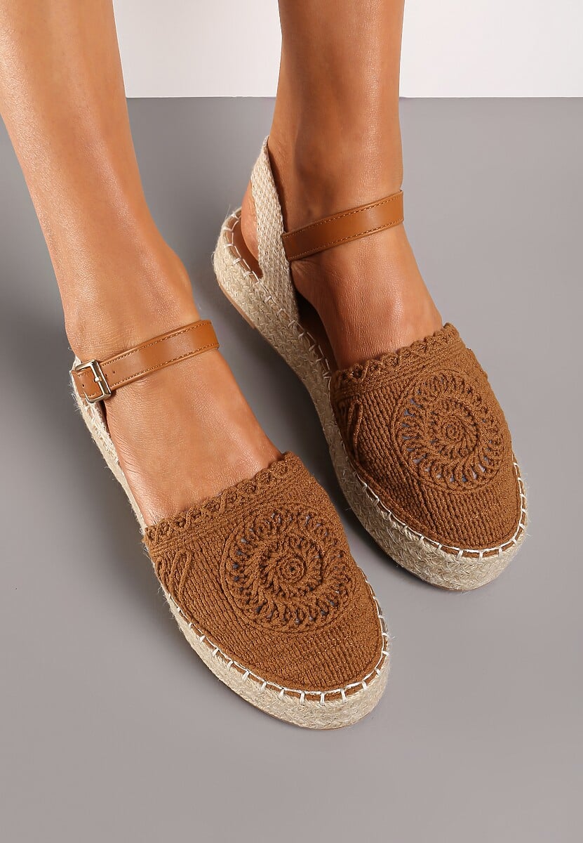 Brązowe Espadryle na Niskiej Platformie z Plecionki Zapinane na Sprzączkę Riskada