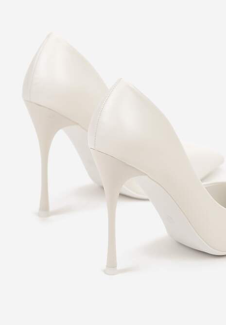 Białe Szpilki w Klasycznym Stylu Rilefia