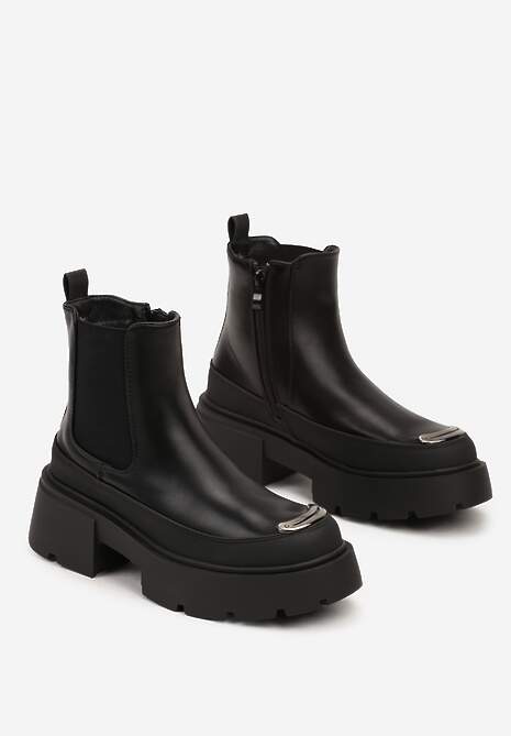 Czarne Botki na Platformie Wykończone Elastyczną Cholewką i Metaliczną Ozdobą Terilise