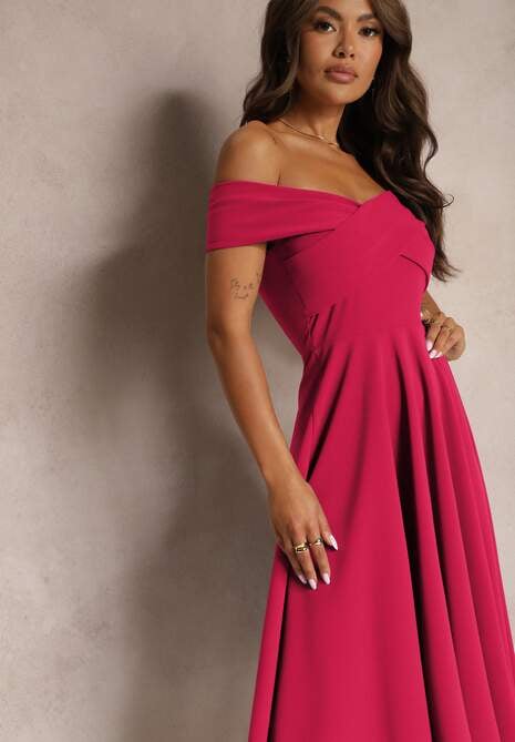 Fuksjowa Sukienka z Hiszpańskim Dekoltem o Rozkloszowanym Kroju Pelorea