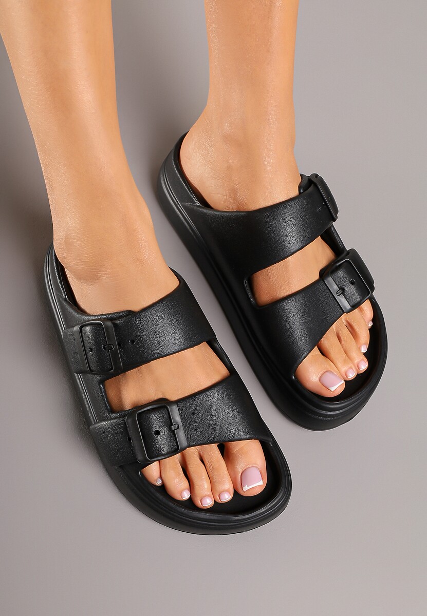 Czarne Klapki Ozdobione Klamrami Grattia