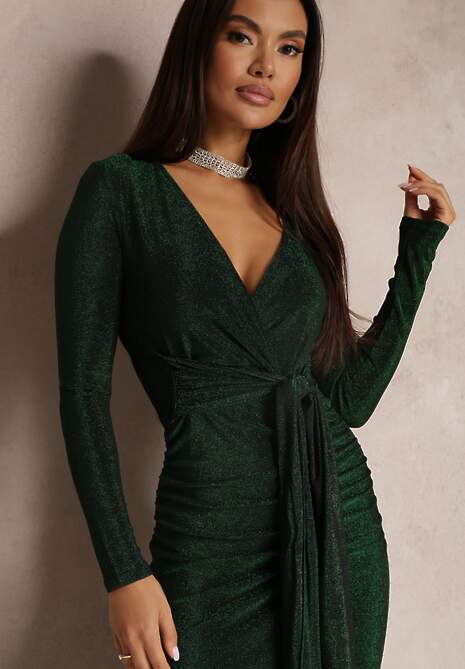 Zielona Sukienka z Kopertowym Dekoltem Błyszcząca z Marszczeniem Umoria