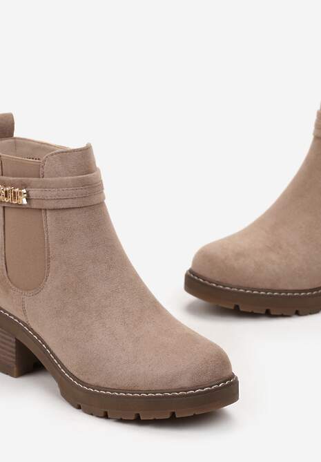 Ciemnobeżowe Botki na Słupku z Ozdobną Klamerką Martel