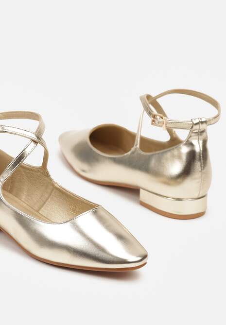 Złote Czółenka na Płaskiej Podeszwie Wykończone Zapięciem Wokół Kostki Gravivia