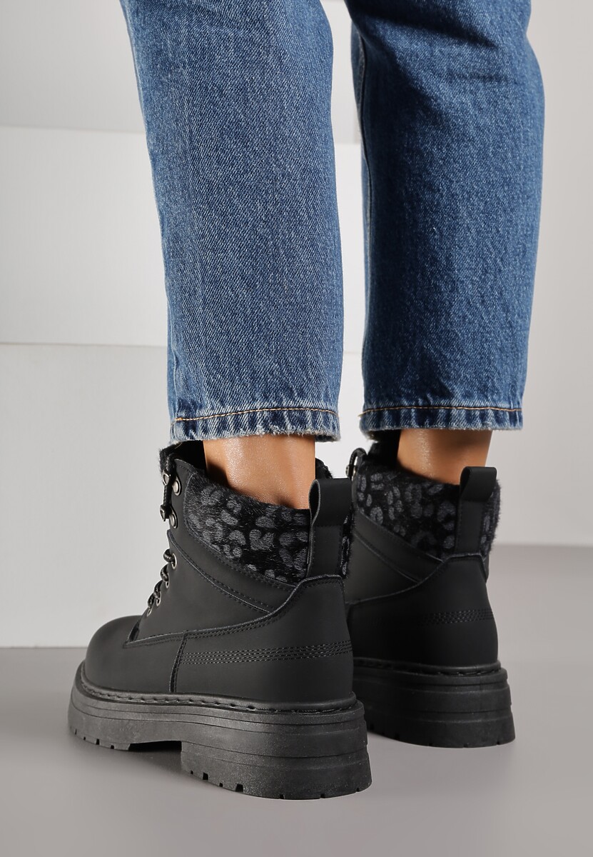 Czarne Trapery ze Wstawkami we Wzór Vetiara