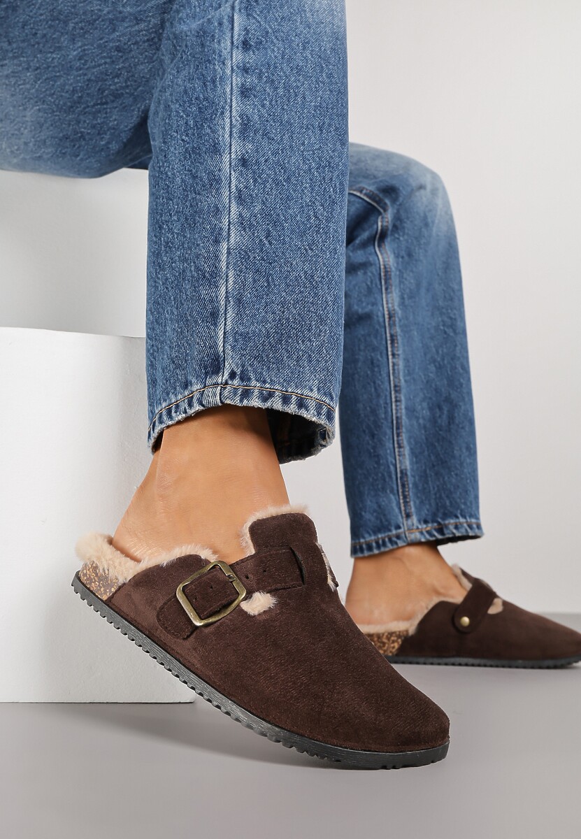 Brązowe Kapcie Typu Chodaki na Podeszwie z Korka Ozdobione Klamrą Alanelle