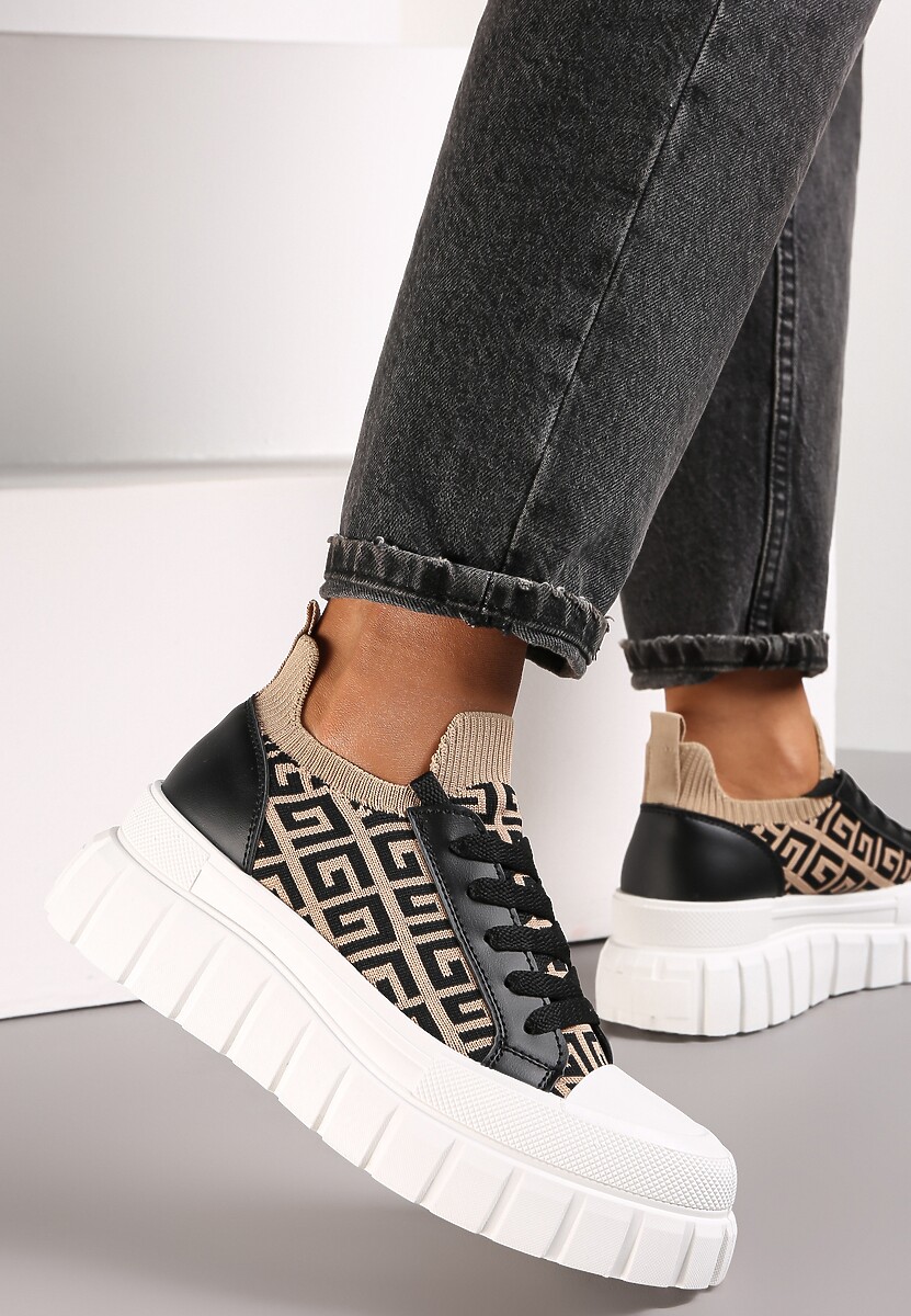 Beżowo-Czarne na Tłoczonej Platformie z Geometrycznym Wzorem Votah