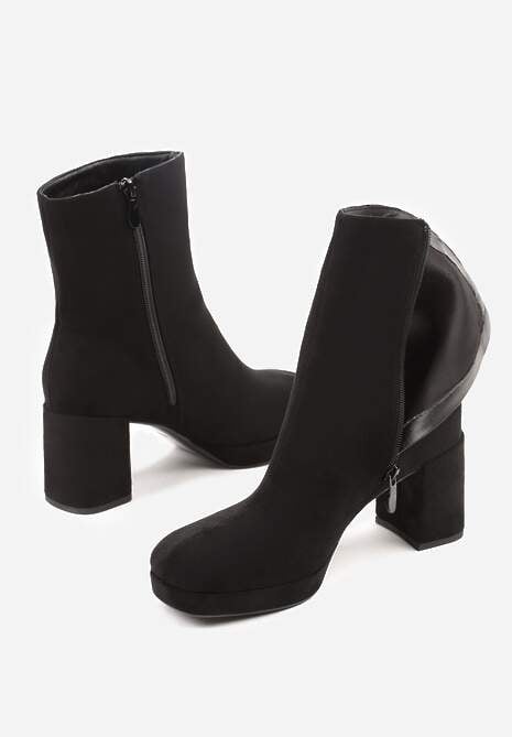 Czarne Botki Vices z Imitacji Zamszu na Platformie i Słupku Ozdobione z Kwadratowym Noskiem Faleanna