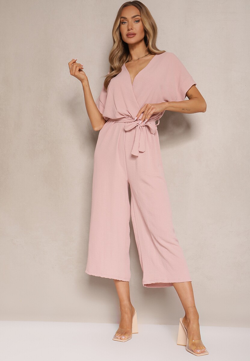 Różowy Kopertowy Kombinezon o Prostym Kroju z Wiązanym Paskiem Tevenea