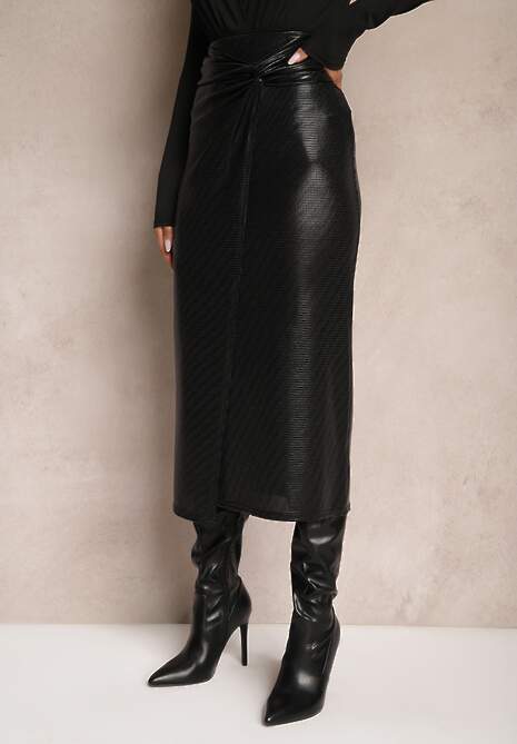 Czarna Kopertowa Spódnica z Drapowaniem z Gumką w Pasie i Metalicznym Połyskiem Lavara