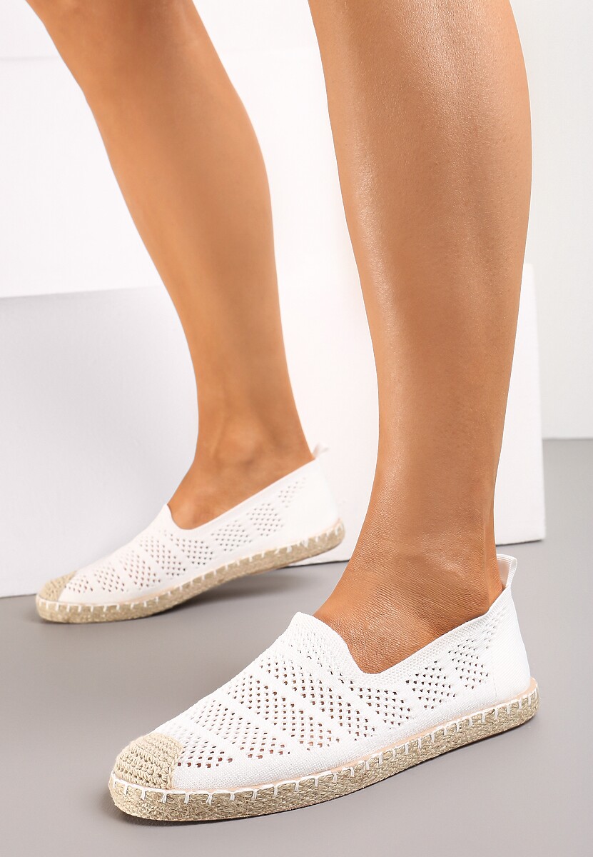 Białe Ażurowe Espadryle Ozdobione Plecionką na Podeszwie i Nosku Tarniesa