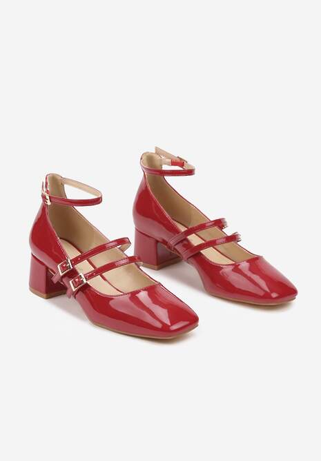 Czerwone Czółenka Lakierowane na Słupku Ozdobione Paskami i Sprzączkami Arsolna