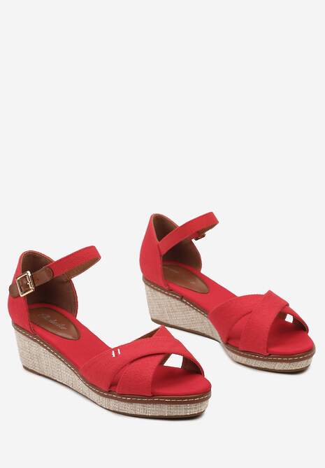 Czerwone Sandały na Koturnie z Ozdobną Plecionką Zapinane na Sprzączkę Gwendes