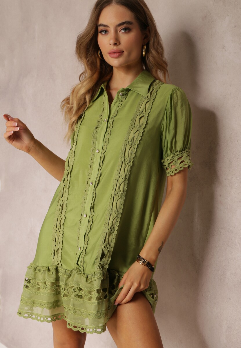 Biała Sukienka Koszulowa z Ażurową Koronką i Ozdobnymi Guzikami Demeta