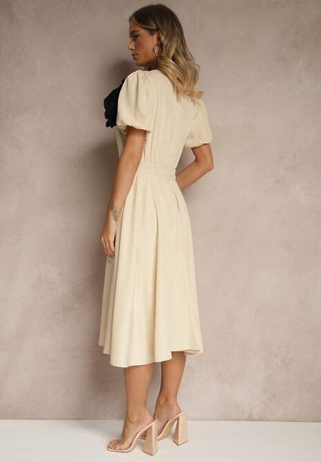 Beżowa Rozkloszowana Sukienka Vices Ozdobiona Odpinanym Kwiatem 3D Koleira