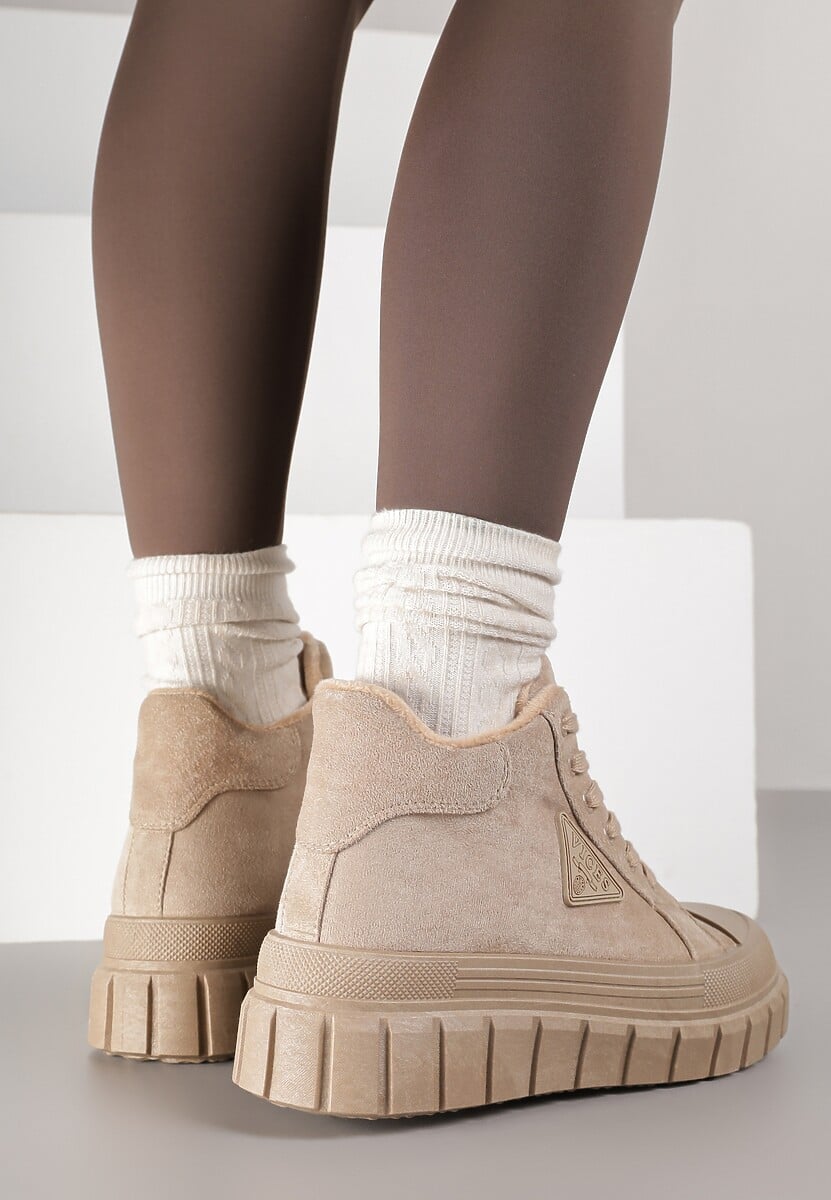 Ciemnobeżowe Botki Vices Typu Trapery na Platformie z Tłoczeniem i Aplikacją Gioselda