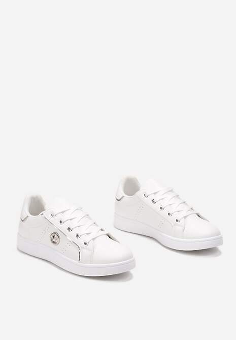 Biało-Srebrne Sneakersy z Imitacji Skóry z Naszywką i Ozdobnymi Przeszyciami Variantia
