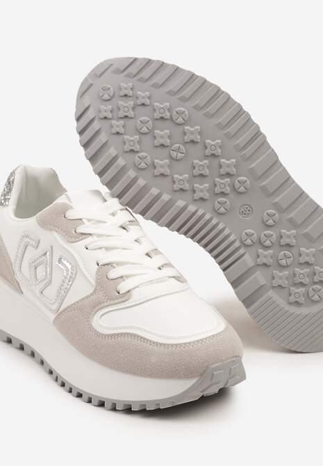 Białe Sneakersy na Niskiej Platformie Zdobione Aplikacją Alimrela