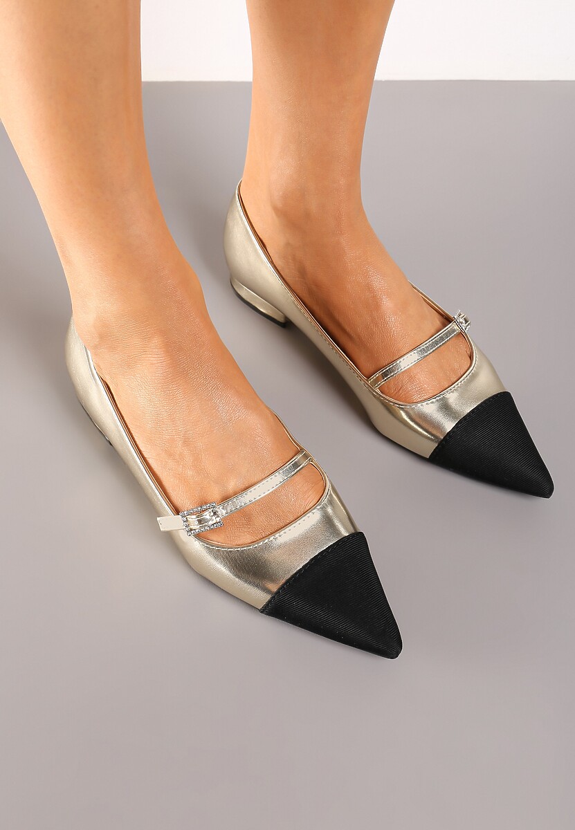 Złote Czółenka na Płaskiej Podeszwie Wykończone Ozdobnym Paskiem Naviona