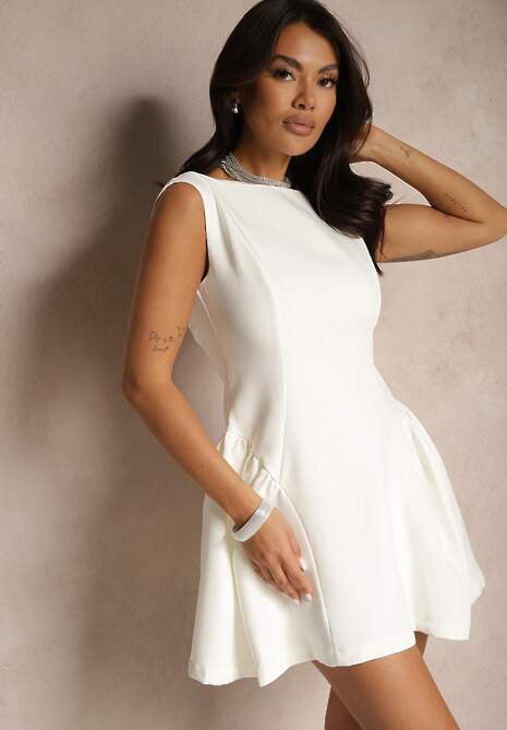 Biała Koktajlowa Rozkloszowana Sukienka z Odkrytymi Plecami Terretia