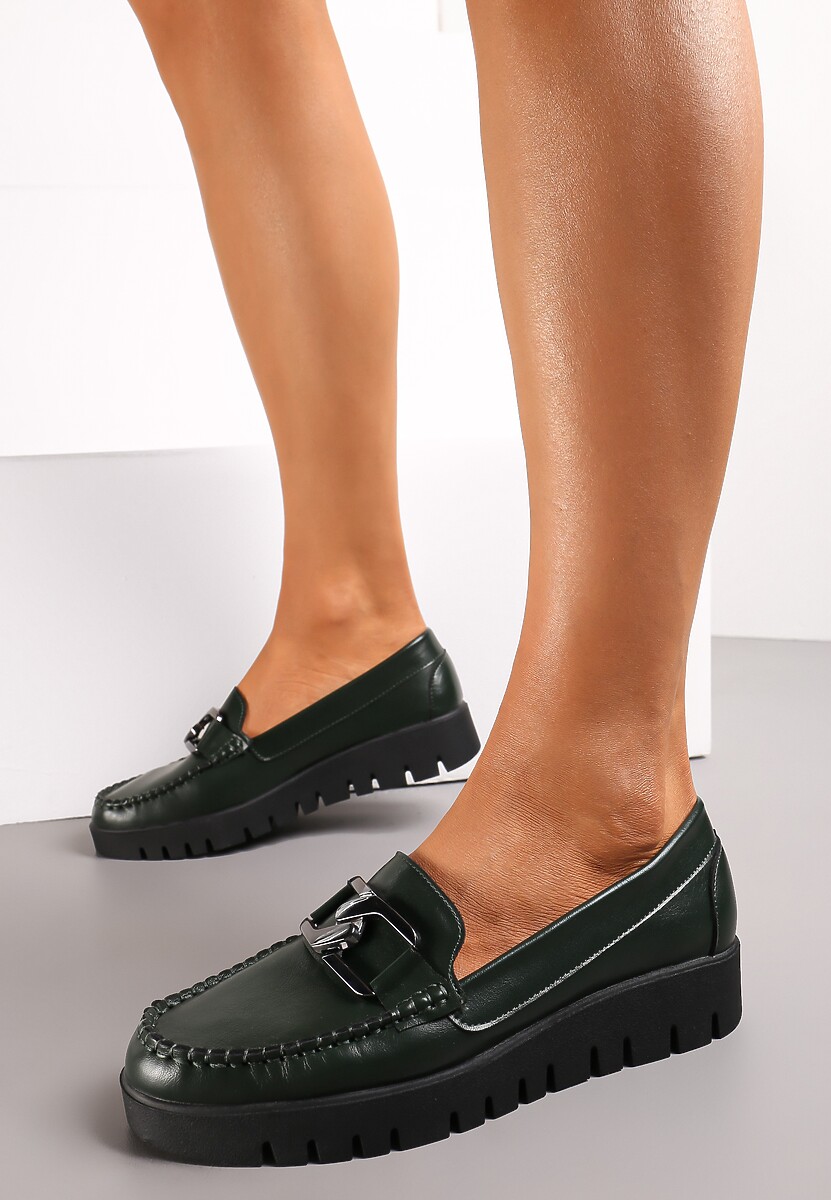 Zielone Mokasyny Wsuwane na Płaskiej Podeszwie z Metalową Aplikacją Handa