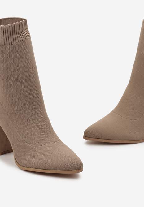 Ciemnobeżowe Dopasowane Botki na Słupku ze Skarpetkową Cholewką Elarana
