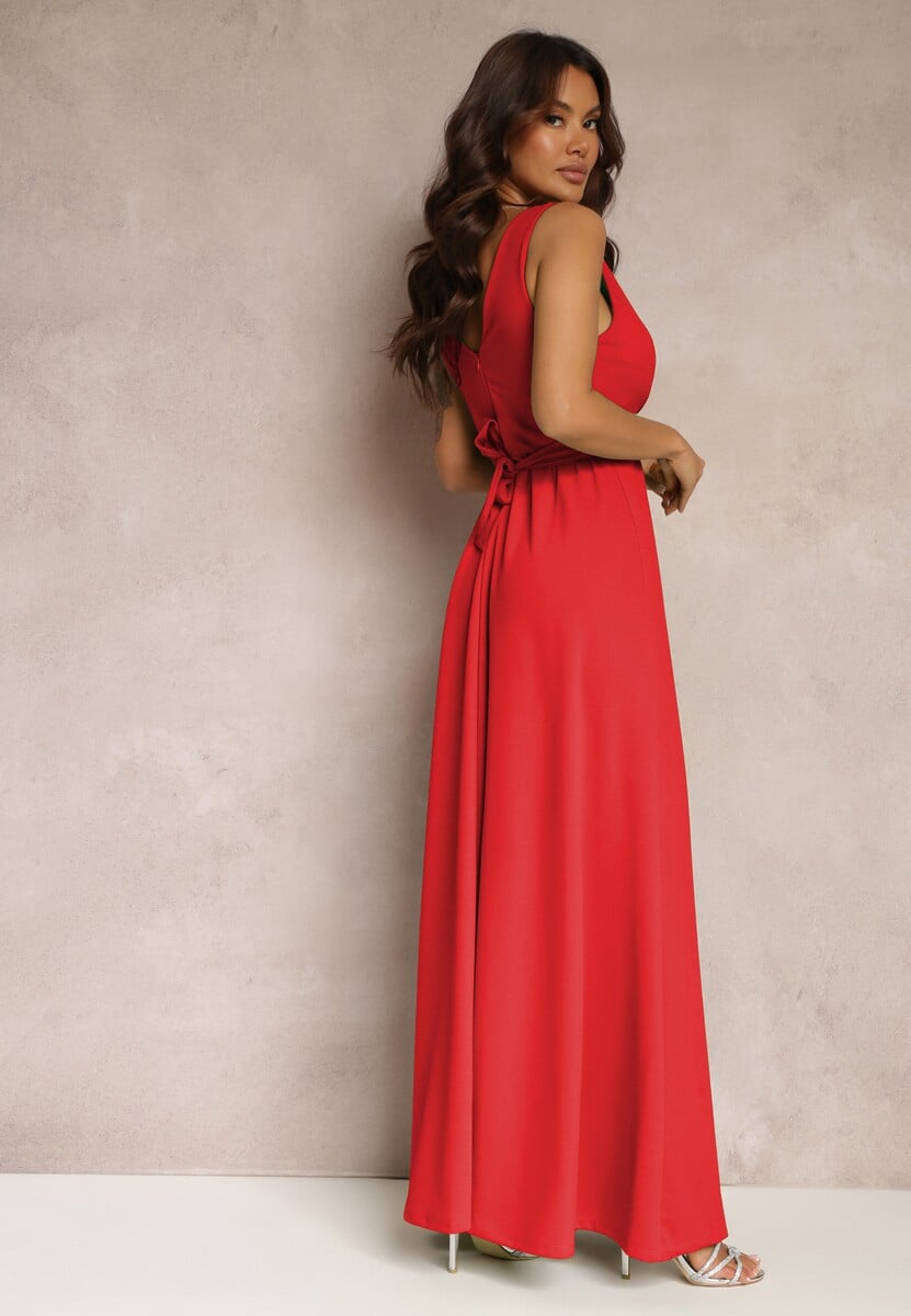 Czerwona Rozkloszowana Sukienka z Wycięciem i Paskiem w Cyrkonie Elineta