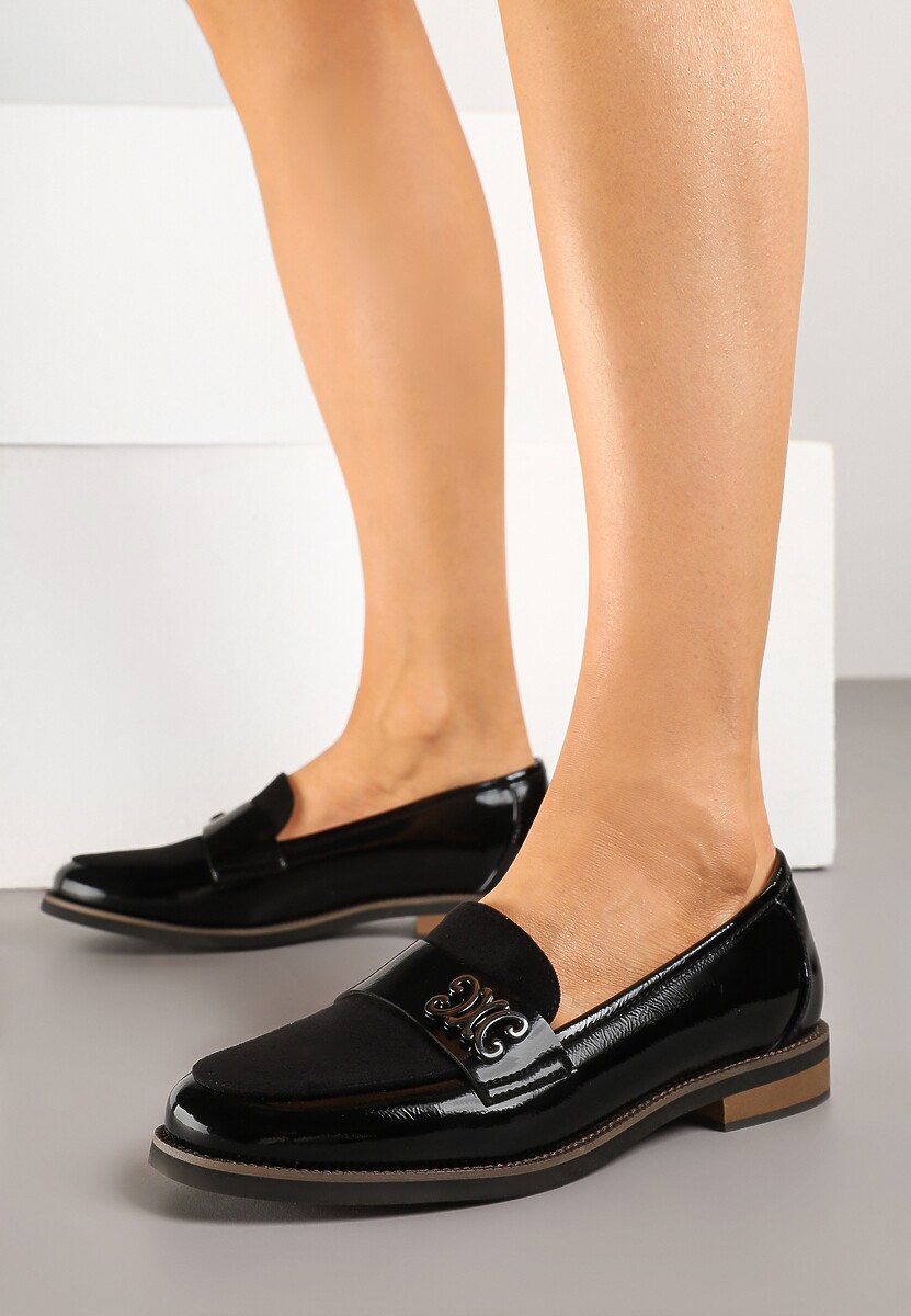 Czarne Mokasyny Lakierowane z Metaliczną Ozdobą Nilionis