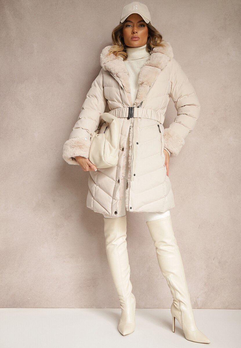 Jasnobeżowa Kurtka z Pikowanymi Przeszyciami Mocno Ocieplana z Paskiem i Odpinanym Futerkiem Hedista