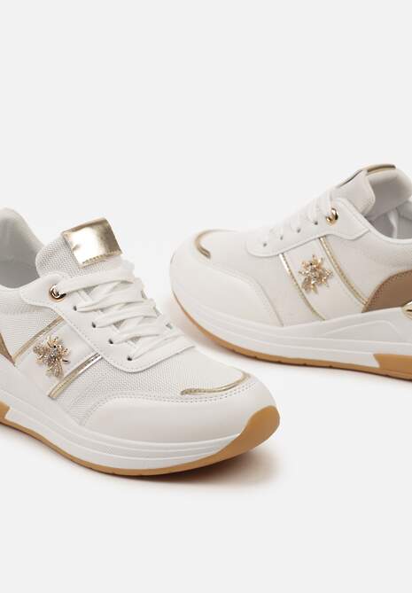 Biało-Złote Sneakersy za Kostkę z Imitacji Skóry na Koturnie z Aplikacją i Sznurowaniem Faelena