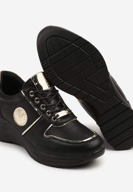 Czarne Sneakersy Ozdobione Metalicznymi Aplikacjami Hellevia