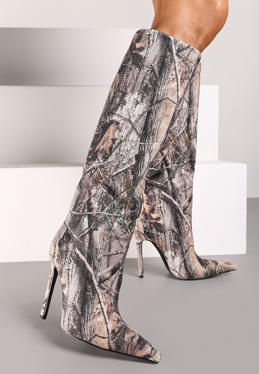 Ciemnobeżowe Wsuwane Kozaki na Obcasie Typu Szpilka z Noskiem w Szpic i Cyrkoniowym Detalem Hanilaya