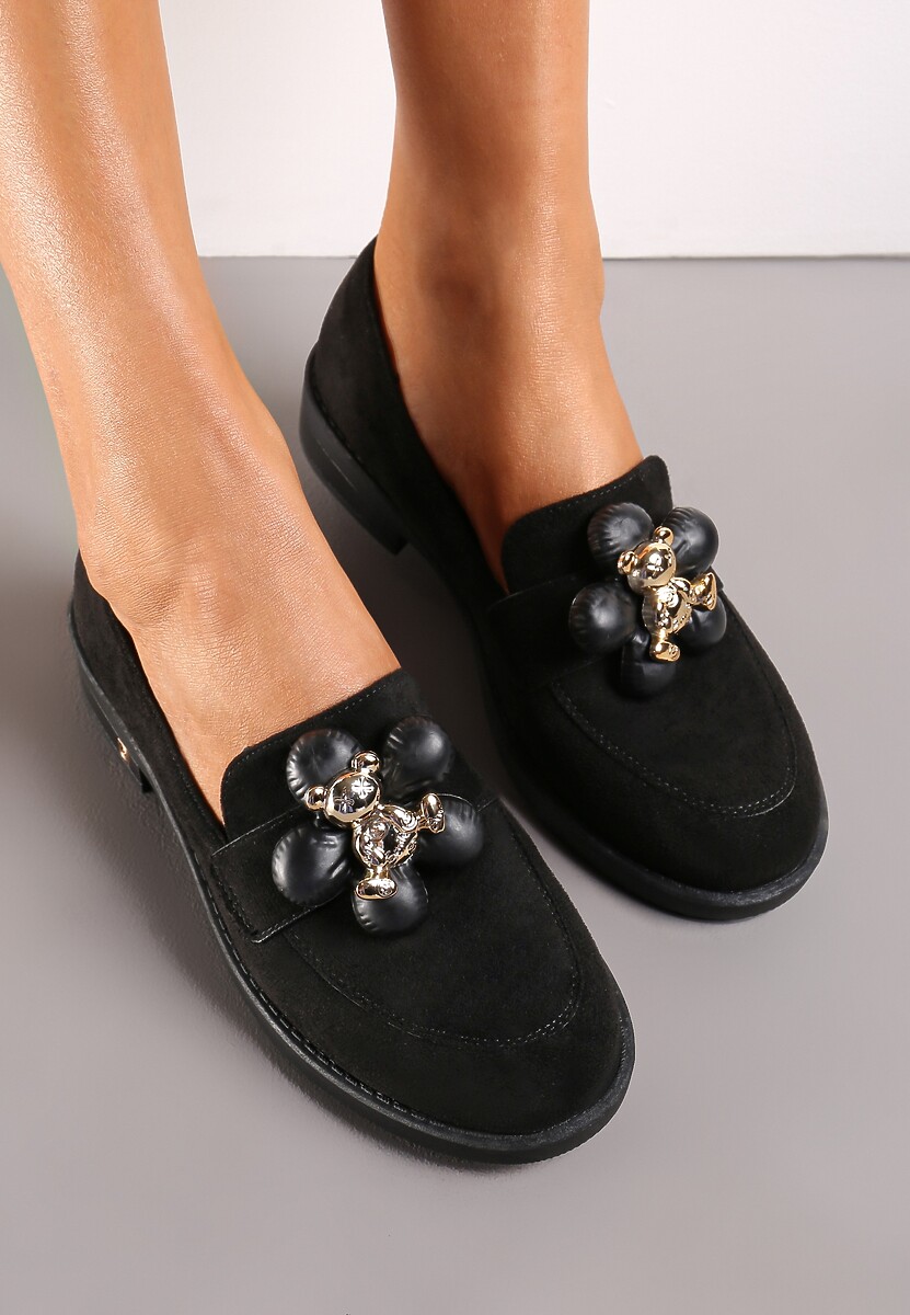 Czarne Mokasyny Ozdobione Naszywką Kwiatka i Broszką w Kształcie Misia Anunccces