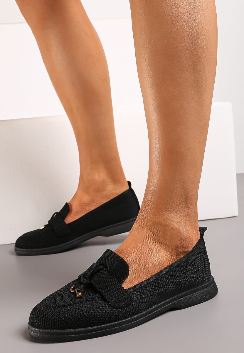 Czarne Wsuwane Mokasyny z Metalicznymi Ozdobami Sadiarca