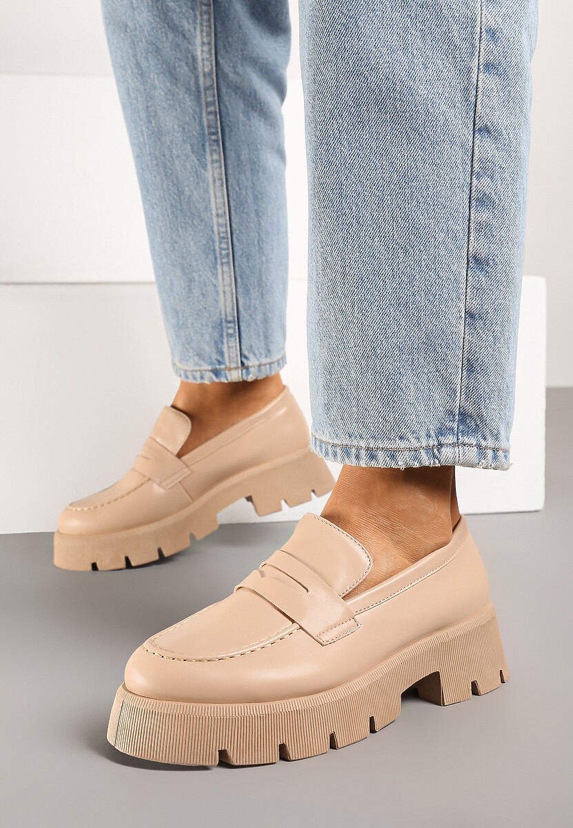 Beżowe Mokasyny na Tłoczonej Platformie Resilira