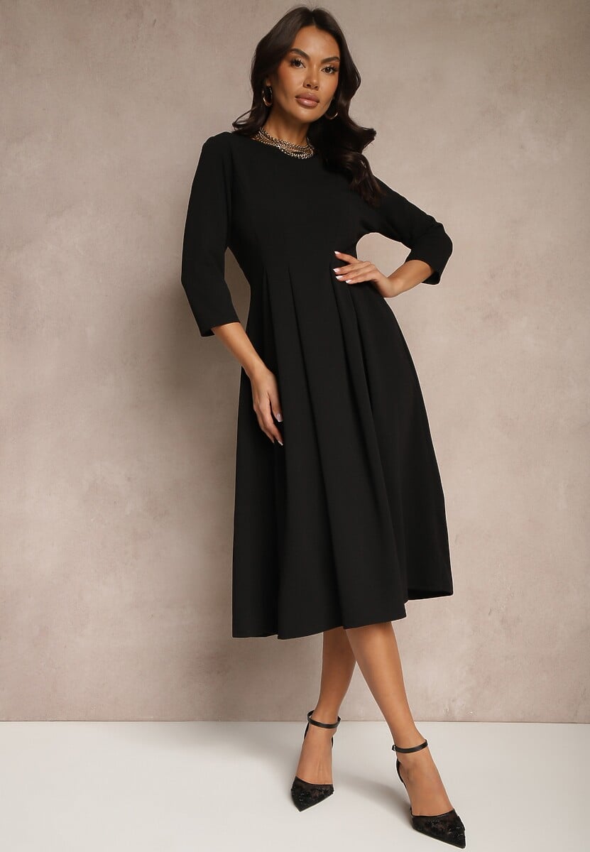 Czarna Sukienka o Rozkloszowanym Kroju z Ozdobnymi Przeszyciami Reanelis