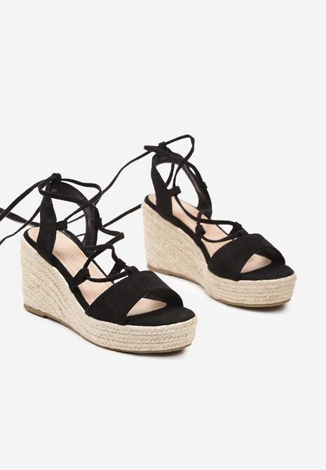 Czarne Sandały z Rzemykiem Oplecionym wokół Kostki na Plecionym Koturnie Wiktoria