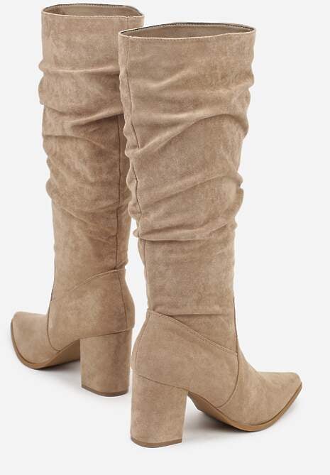 Ciemnobeżowe Kozaki na Słupku z Marszczoną Cholewką z Imitacji Zamszu Razialla