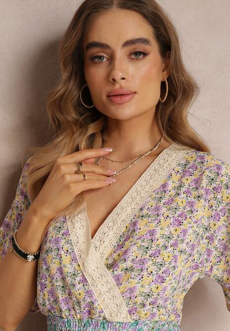 Fioletowo-Niebieska Kopertowa Sukienka Maxi z Marszczoną Gumką w Pasie i Koronkową Taśmą Marea