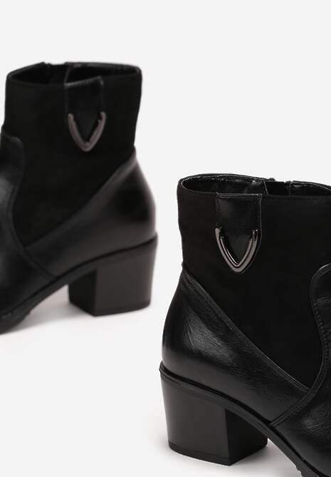 Czarne Botki na Obcasie z Ozdobnym Krótkim Paskiem Mirtta