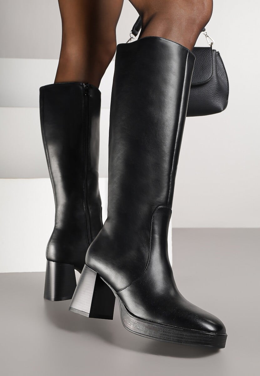 Czarne Kozaki na Słupku z Lekkim Ociepleniem Ansilaria