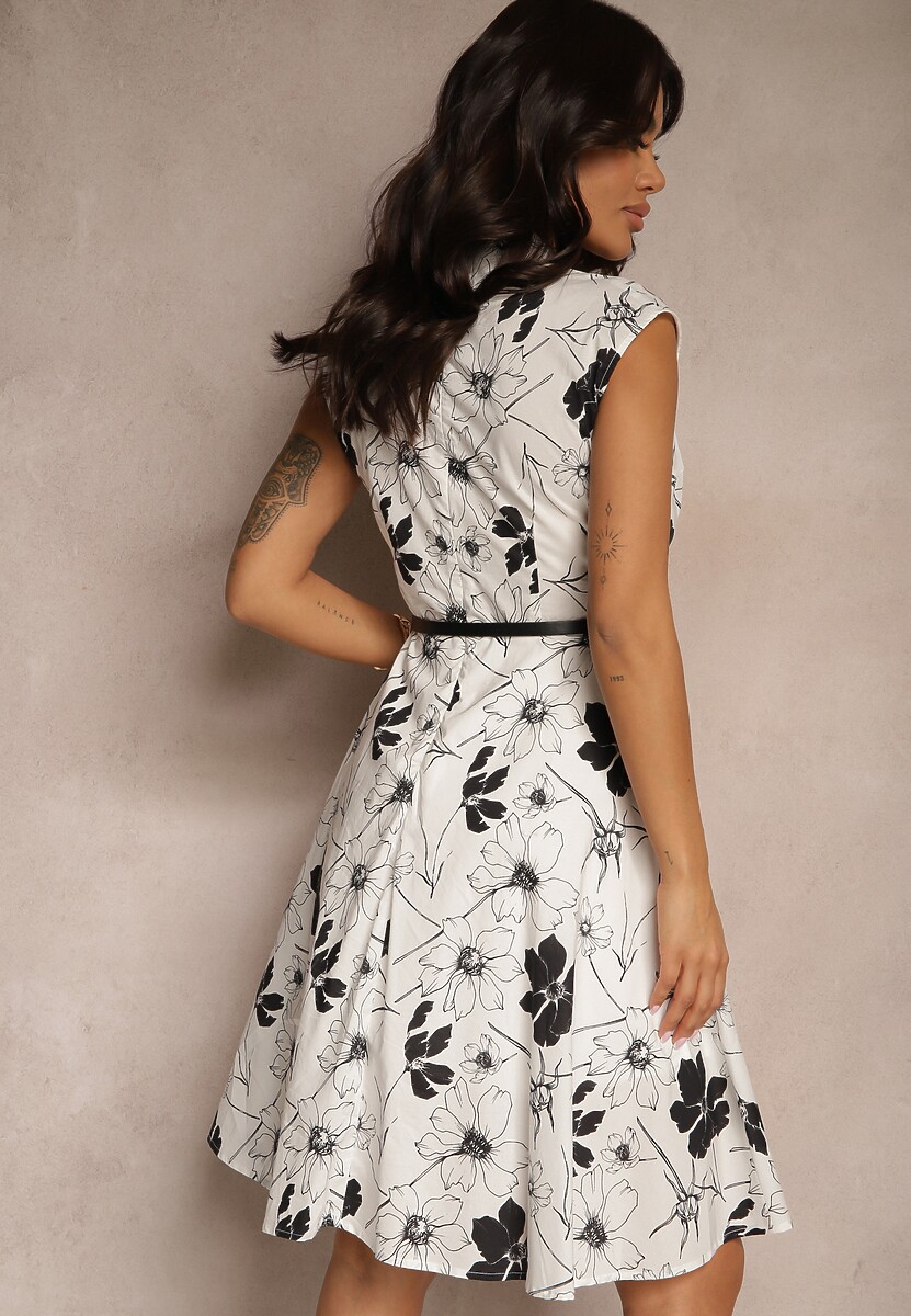 Czarna Rozkloszowana Sukienka z Bawełny o Kopertowym Kroju z Paskiem z Klamerką Calriz