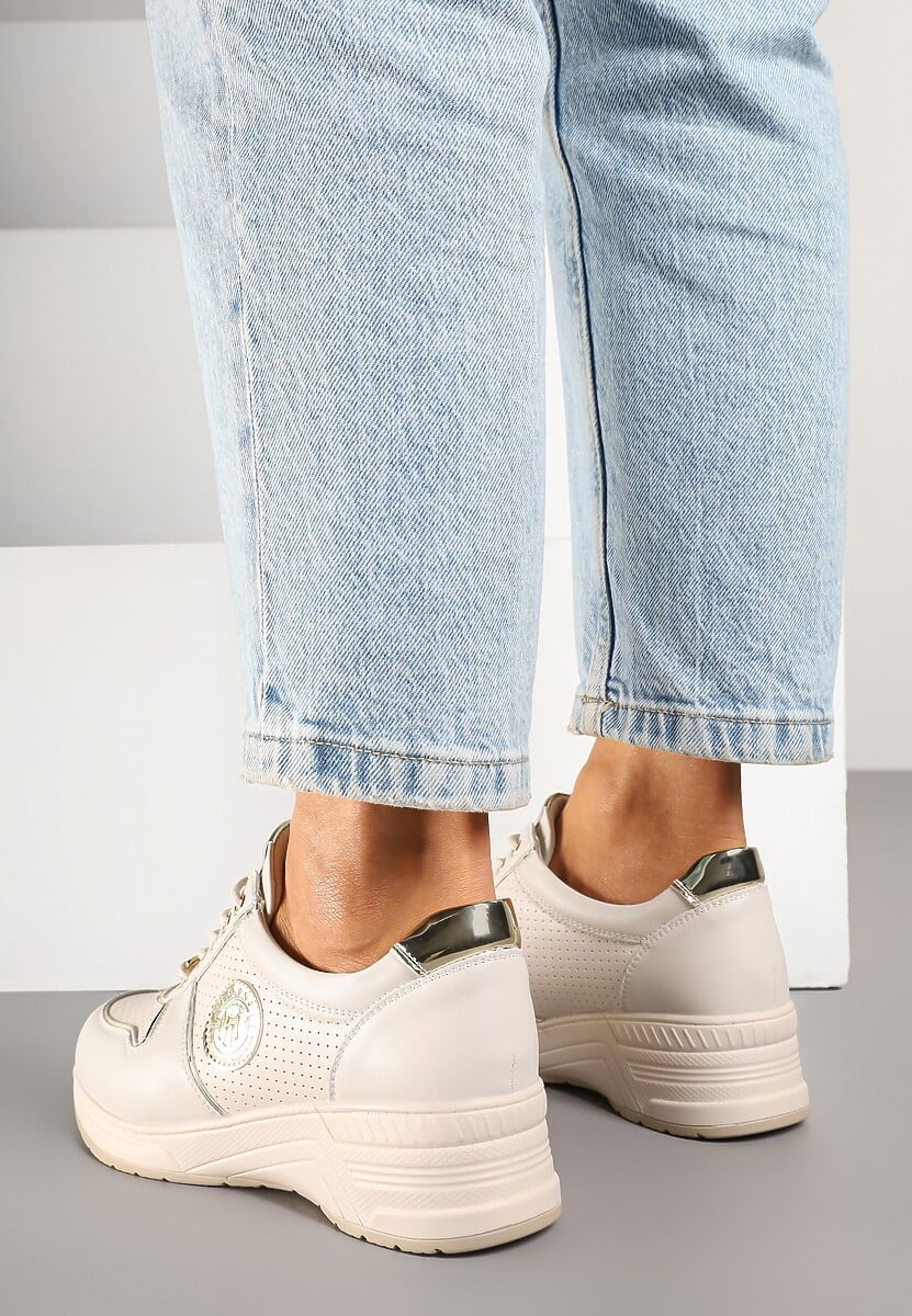 Beżowe Sneakersy Ozdobione Metalicznymi Aplikacjami Hellevia