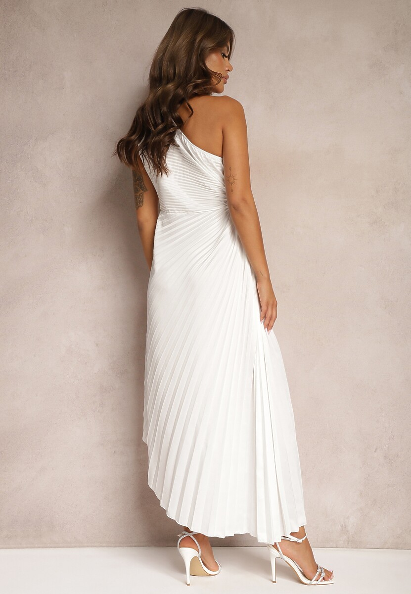 Biała Asymetryczna Sukienka z Plisowanym Dołem i Aplikacją w Kształcie Kwiatu Fevima