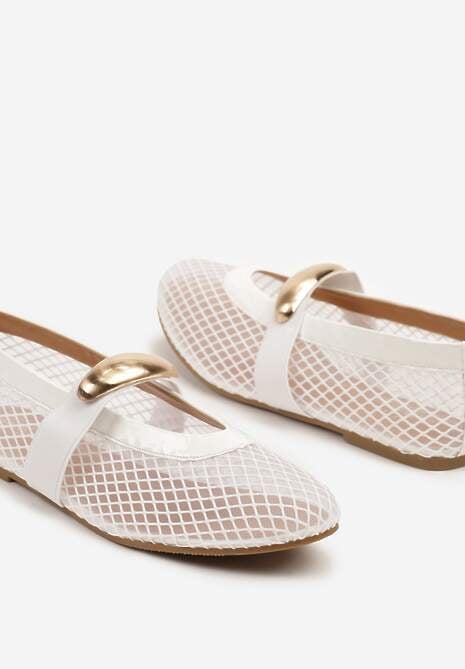 Białe Siateczkowe Balerinki z Metaliczną Ozdobą i Paskiem Irelisa