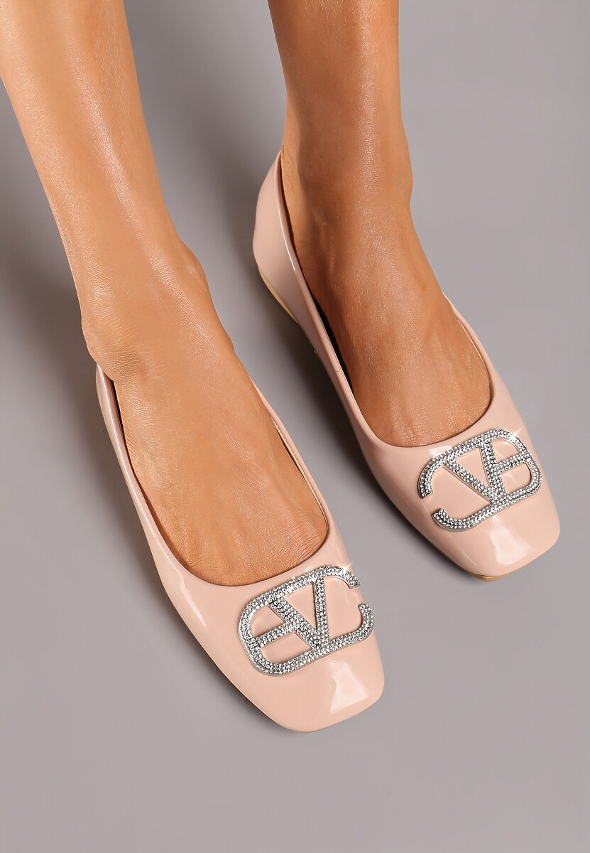 Beżowe Balerinki Lakierowane na Płaskiej Podeszwie z Aplikacją z Cyrkonii Mariselina