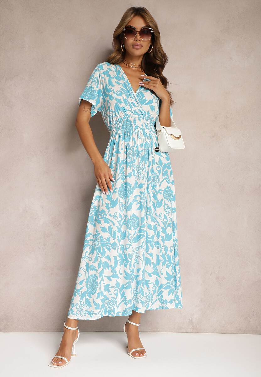 Jasnoniebieska Kopertowa Sukienka o Rozkloszowanym Kroju w Kwiaty z Gumką w Talii Dolefia