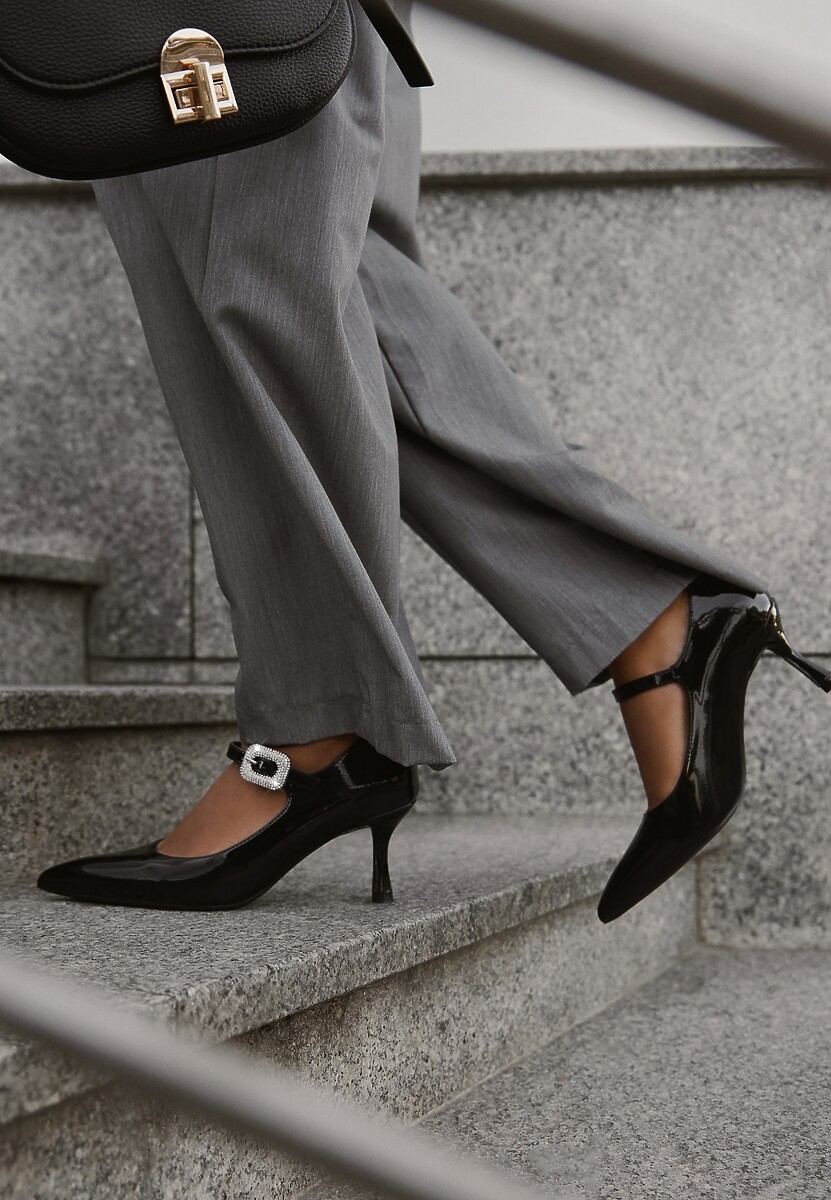 Czarne Lakierowane Czółenka na Niskiej Szpilce z Ozdobną Sprzączką Merianne