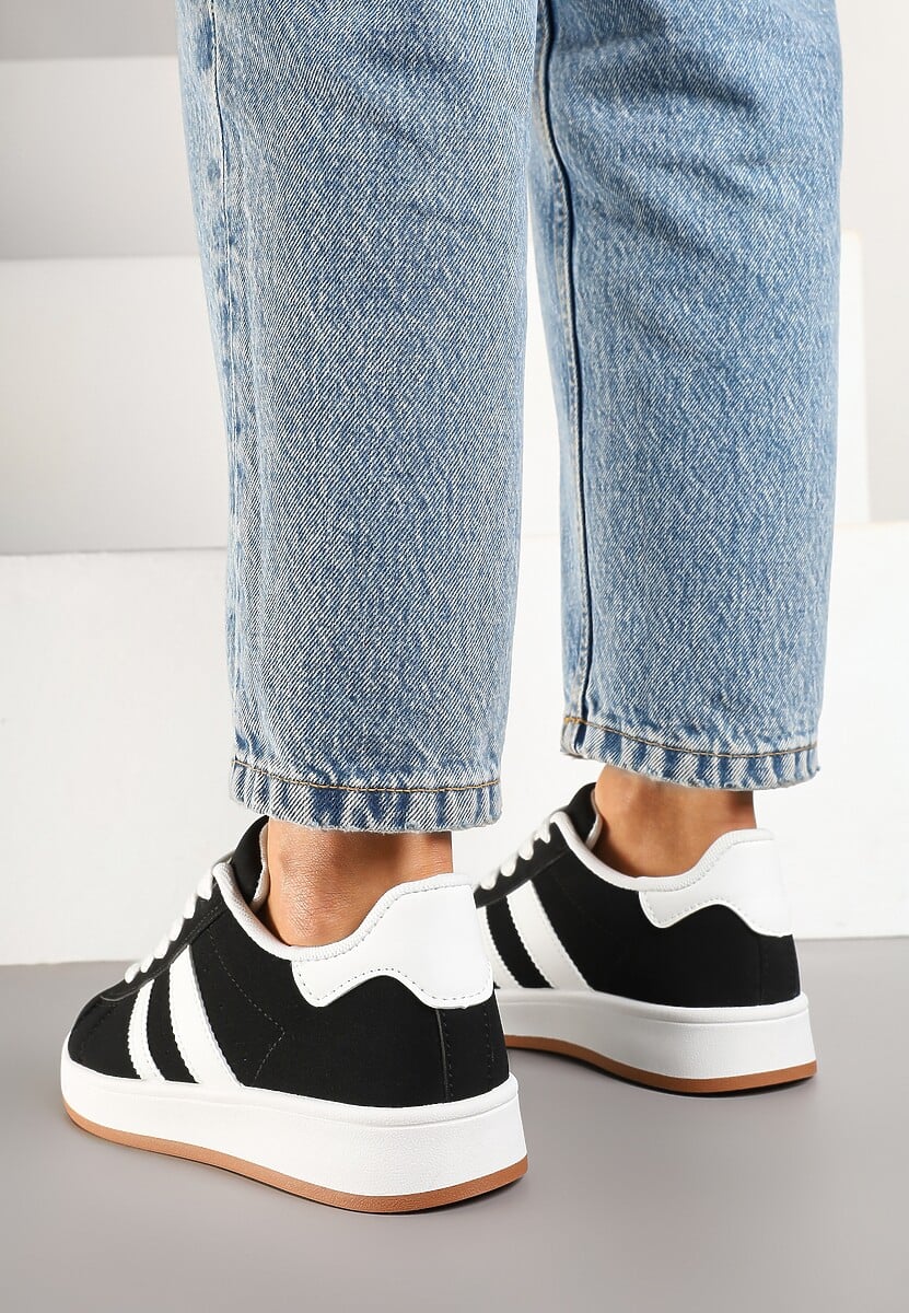 Czarno-Białe Sneakersy na Niskiej Platformie z Naszywkami Flordexia